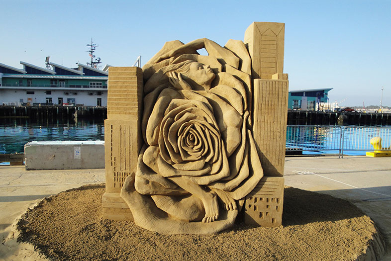 US Sand Sculpture Rose